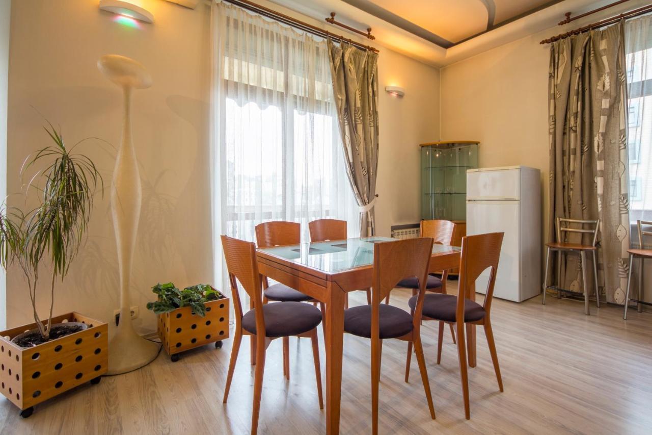 Central Dayflat Apartments Kyiv Exterior photo