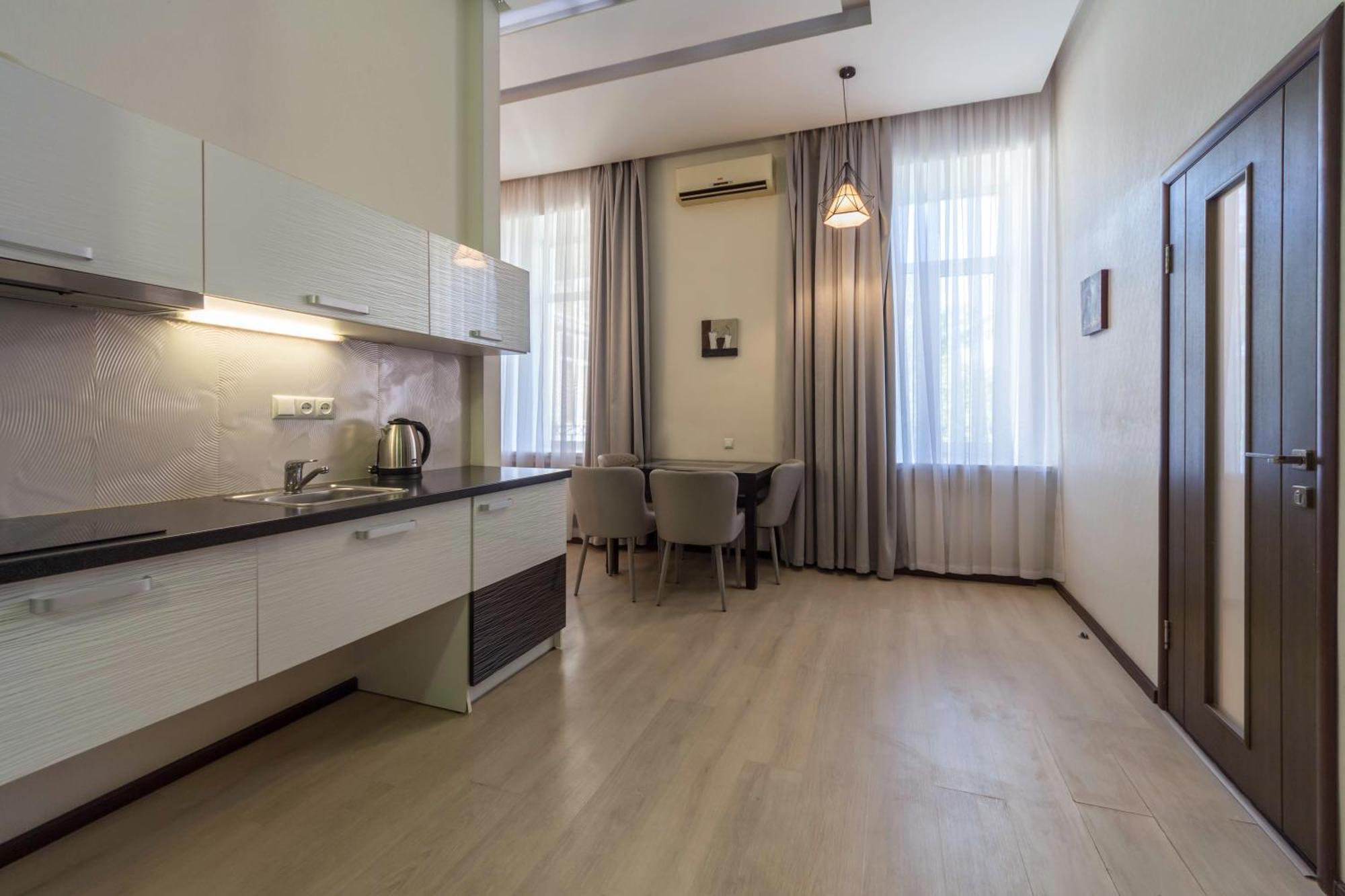 Central Dayflat Apartments Kyiv Exterior photo