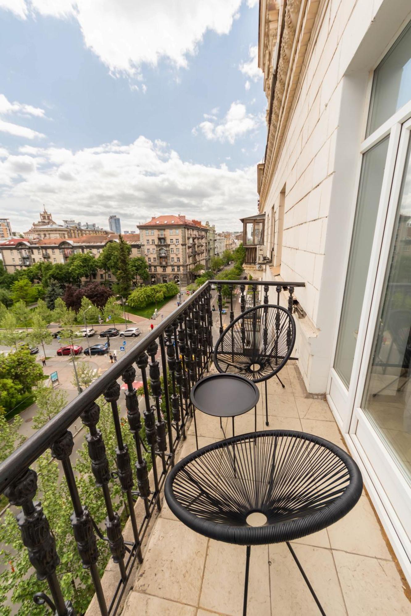 Central Dayflat Apartments Kyiv Exterior photo